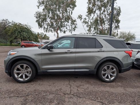 Used 2020 Ford Explorer Platinum w/ Premium Technology Package image 2