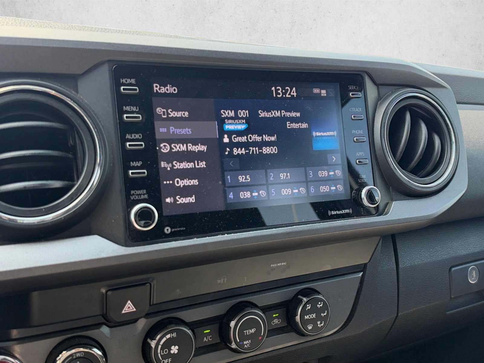 Used 2020 Toyota Tacoma TRD Off-Road w/ Technology Package AWD/4WD image 15