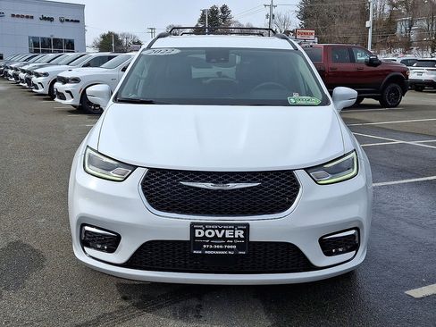 Certified 2022 Chrysler Pacifica Touring-L image 29