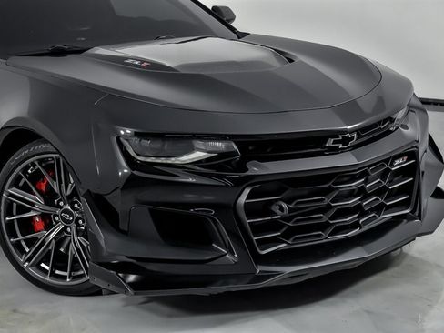 Used 2019 Chevrolet Camaro ZL1 RWD image 3