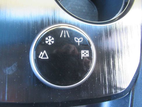 Used 2024 Nissan Rogue SV image 38