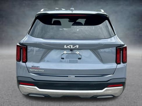 Used 2024 Kia Sorento S w/ Panoramic Sunroof Package FWD image 7