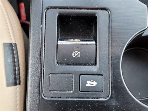 Used 2016 Subaru Legacy 2.5i Limited image 25