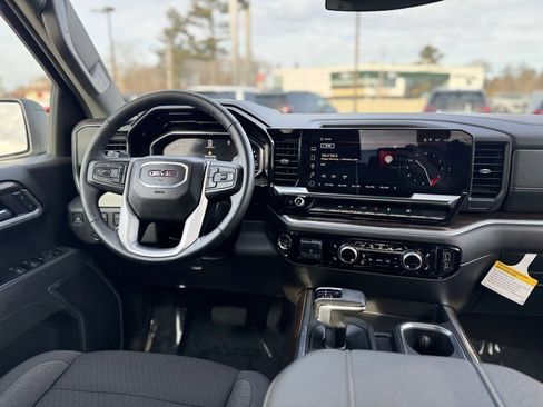Used 2025 GMC Sierra 1500 Elevation image 12