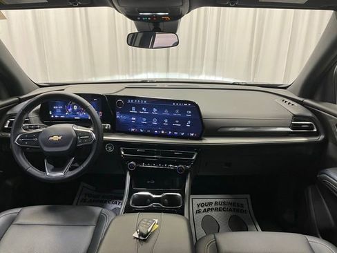 Used 2025 Chevrolet Traverse LT image 5