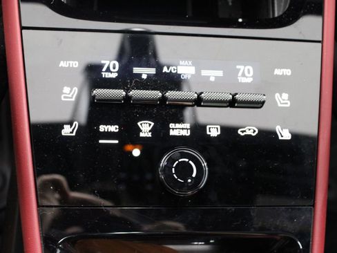 Used 2024 Porsche Cayenne image 31