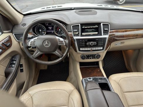 Used 2014 Mercedes-Benz GL 550 4MATIC image 36