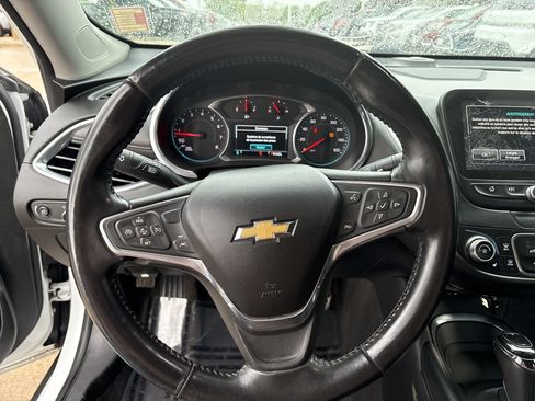 Used 2017 Chevrolet Malibu LT w/ Leather Package FWD image 17
