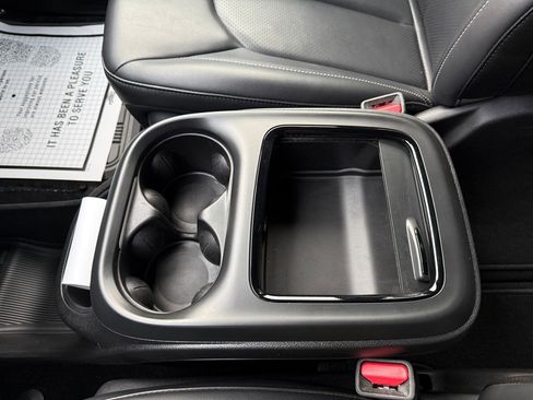 Used 2023 Chrysler Pacifica Touring-L w/ S Appearance Package image 32