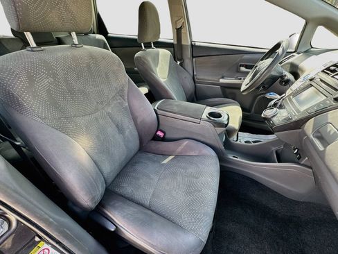 Used 2014 Toyota Prius V Three FWD image 31