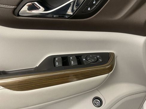 Used 2023 GMC Acadia SLE image 17