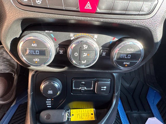 Used 2016 Jeep Renegade Limited AWD/4WD image 18