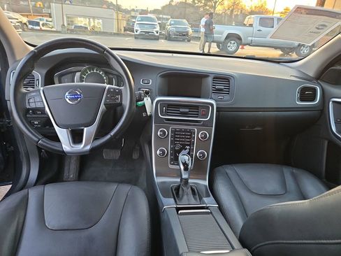 Used 2015 Volvo V60 T5 Premier image 11