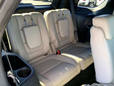Used 2014 Ford Explorer XLT w/ Equipment Group 202A image 18