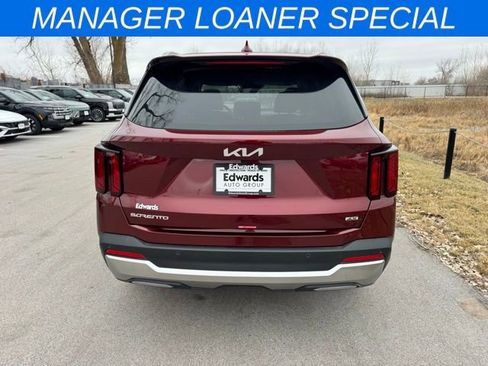 New 2025 Kia Sorento S image 8
