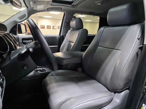 Used 2018 Toyota Sequoia Limited w/ Safety & Convenience Package AWD/4WD image 15