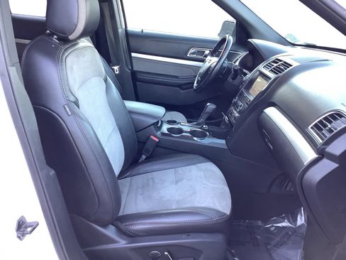 Used 2017 Ford Explorer XLT w/ Equipment Group 202A image 15