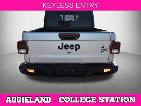 Used 2022 Jeep Gladiator Sport image 5