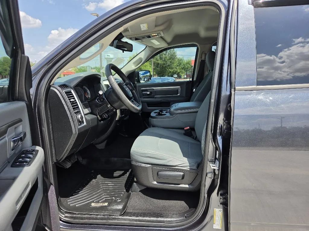 Used 2015 RAM 1500 Classic SLT RWD image 13