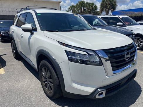 Used 2022 Nissan Pathfinder SV FWD image 1