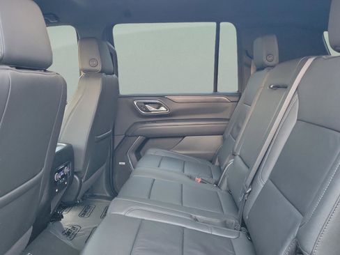 Used 2024 Chevrolet Suburban LT image 14