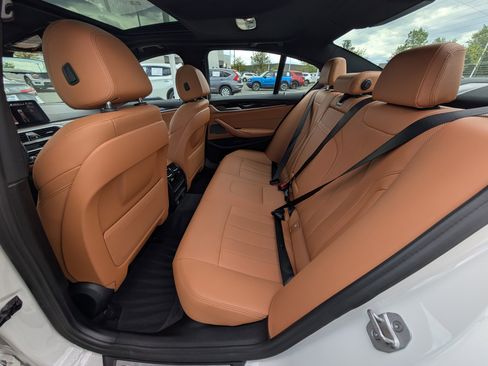 Used 2022 BMW 530i xDrive w/ Premium Package image 14