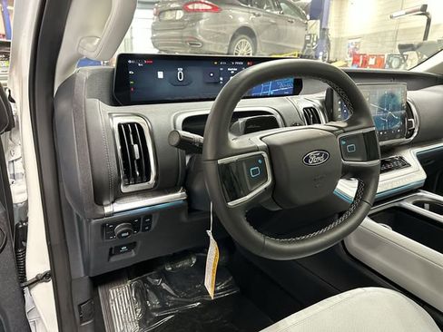 New 2026 Ford Expedition Platinum w/ Platinum Ultimate Package image 13