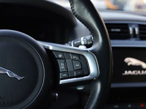 Used 2018 Jaguar F-PACE R-Sport image 27