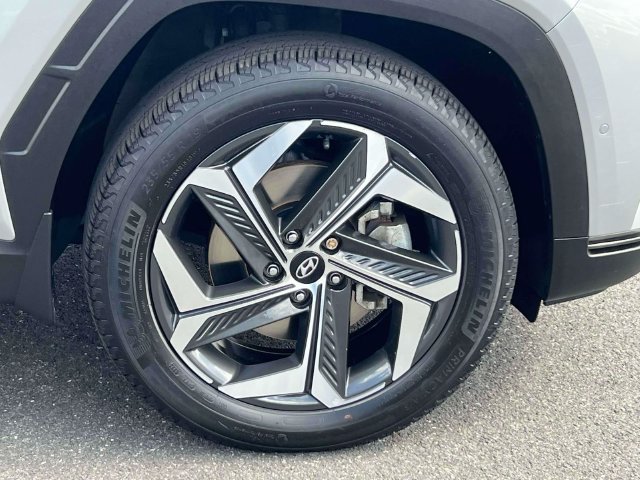 Certified 2023 Hyundai Tucson Limited AWD/4WD image 9
