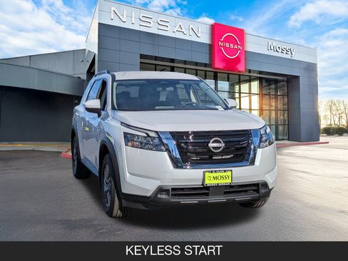 New 2025 Nissan Pathfinder SV image 2