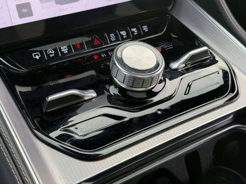 Used 2023 Jeep Grand Wagoneer Series II image 23