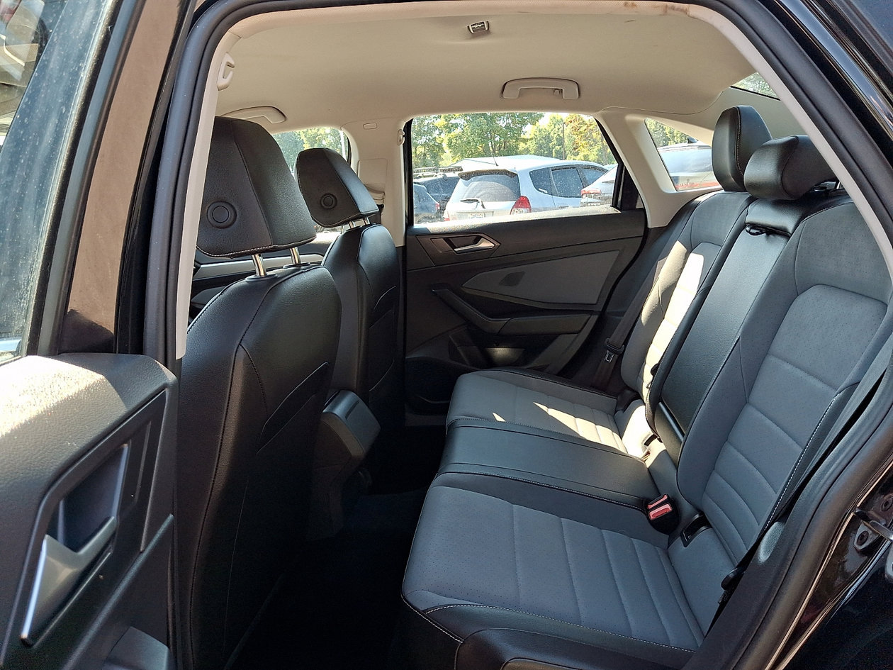 Used 2025 Volkswagen Jetta SE FWD image 10