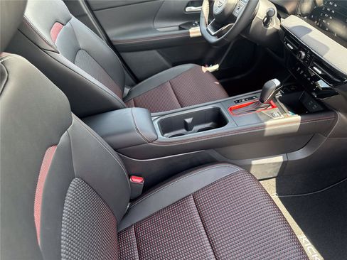 New 2026 Nissan Kicks SR FWD image 33