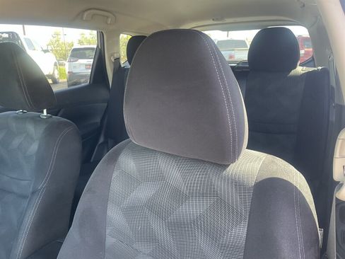 Used 2014 Nissan Rogue SV FWD image 4