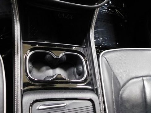 Used 2025 Chrysler Pacifica Limited image 27