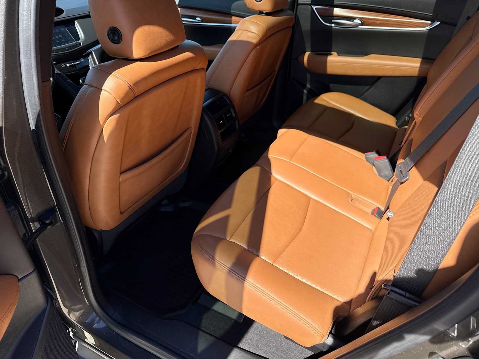 Used 2020 Cadillac XT5 Premium Luxury w/ LPO, Floor Liner Package AWD/4WD image 19