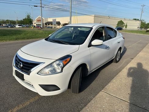 Used 2017 Nissan Versa SV image 9