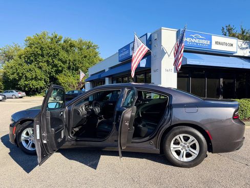 Used 2020 Dodge Charger SXT w/ Leather Interior Group RWD image 16