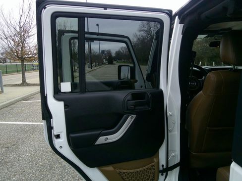 Used 2012 Jeep Wrangler Unlimited Sahara w/ Dual Top Group image 61