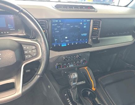 Used 2022 Ford Bronco Badlands w/ Sasquatch Package AWD/4WD image 16