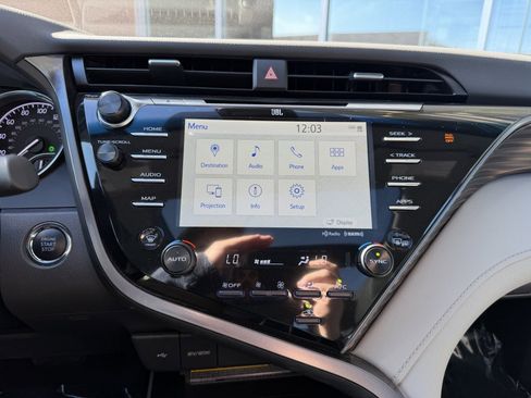 Used 2020 Toyota Camry XLE image 17