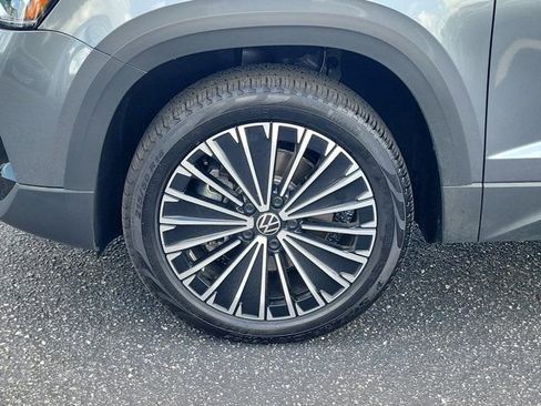 Certified 2025 Volkswagen Taos SE FWD image 29