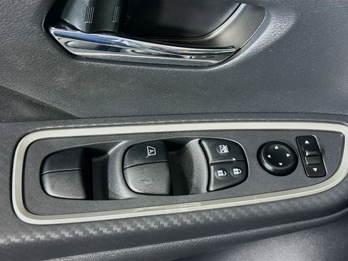 Used 2025 Nissan Versa SR w/ Trunk Package image 24