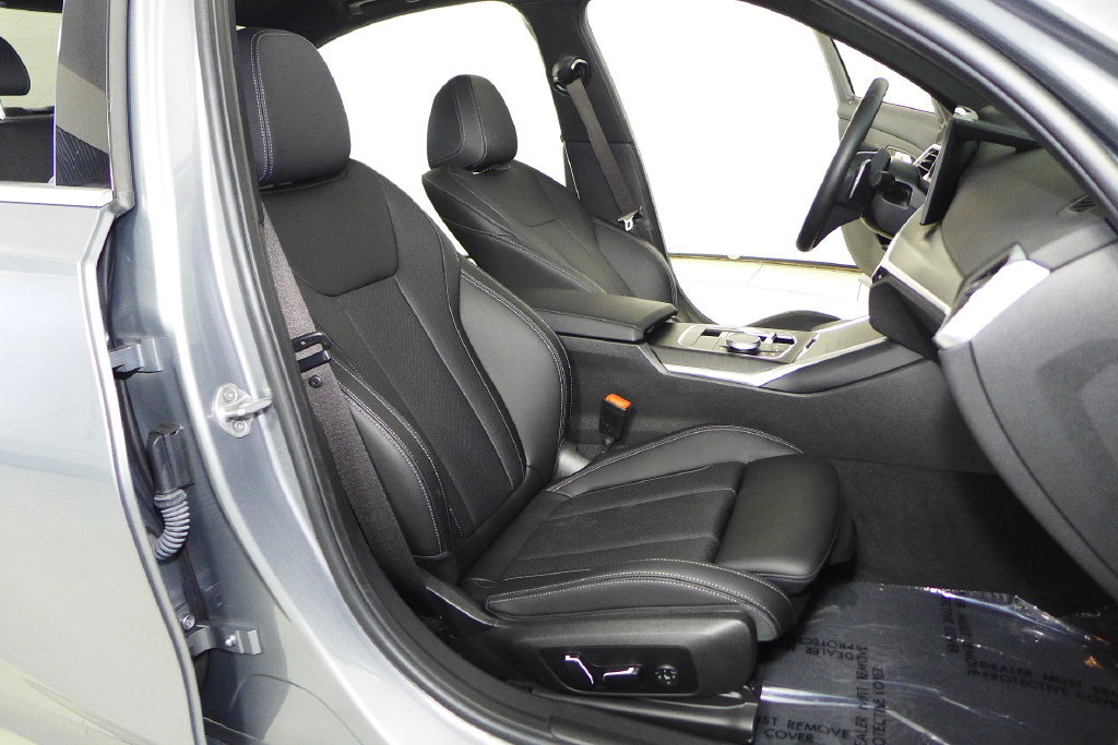 Used 2024 BMW 330i Sedan w/ Convenience Package RWD image 19