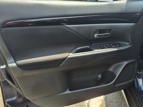 Used 2020 Mitsubishi Outlander ES image 22