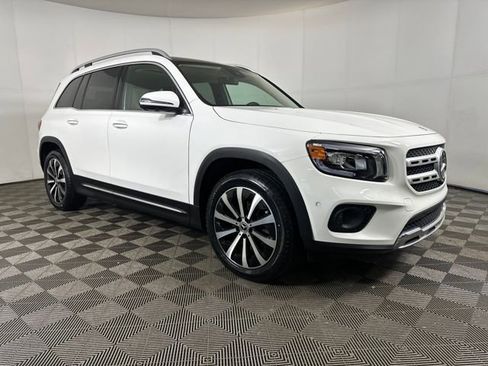 Used 2022 Mercedes-Benz GLB 250 4MATIC image 2