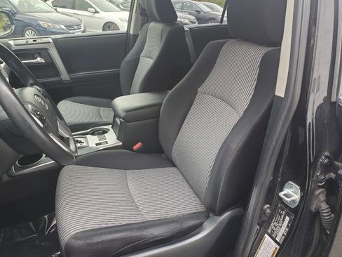 Used 2016 Toyota 4Runner SR5 AWD/4WD image 10