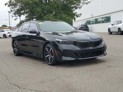 Used 2026 BMW 550e xDrive w/ Executive Package AWD/4WD image 7