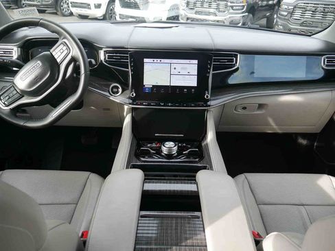 Used 2022 Jeep Wagoneer Series III w/ Flexible Seating Group image 5