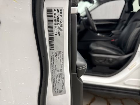 Used 2023 Jeep Grand Cherokee Limited w/ Black Appearance Package image 25